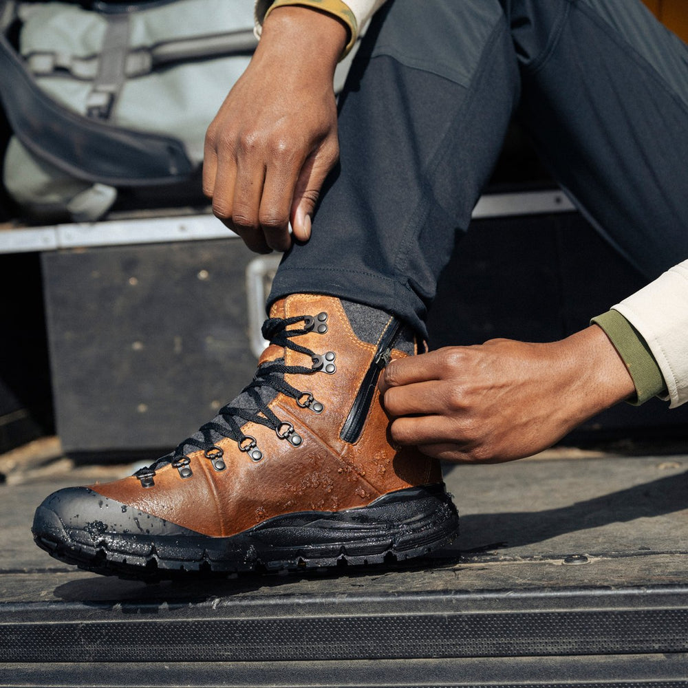 Arctic 600 Side-Zip Bone Brown/Jet Black 200G / Danner Men