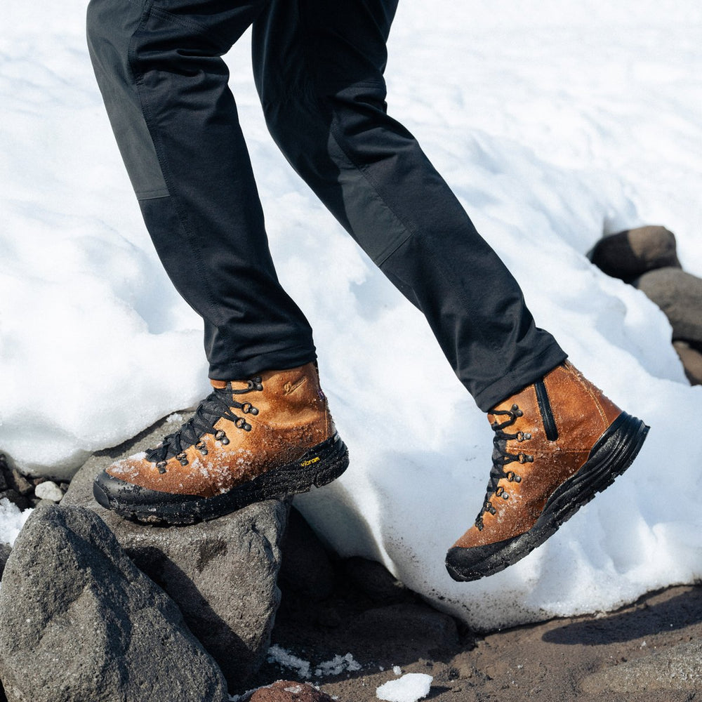 Arctic 600 Side-Zip Bone Brown/Jet Black 200G / Danner Men