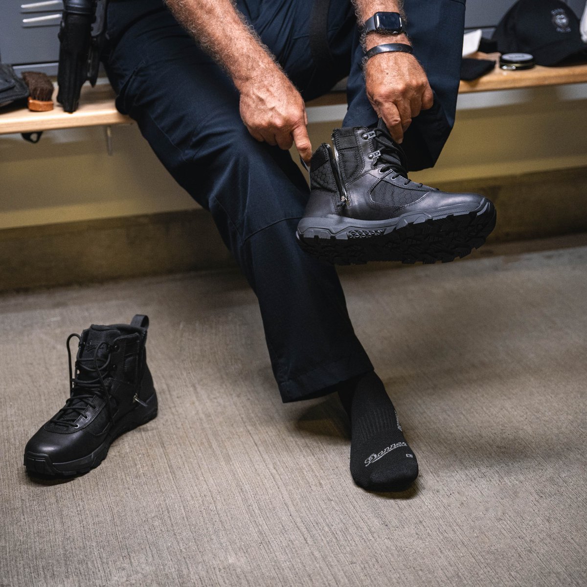 Sonic Side-Zip 6" Black / Danner Men