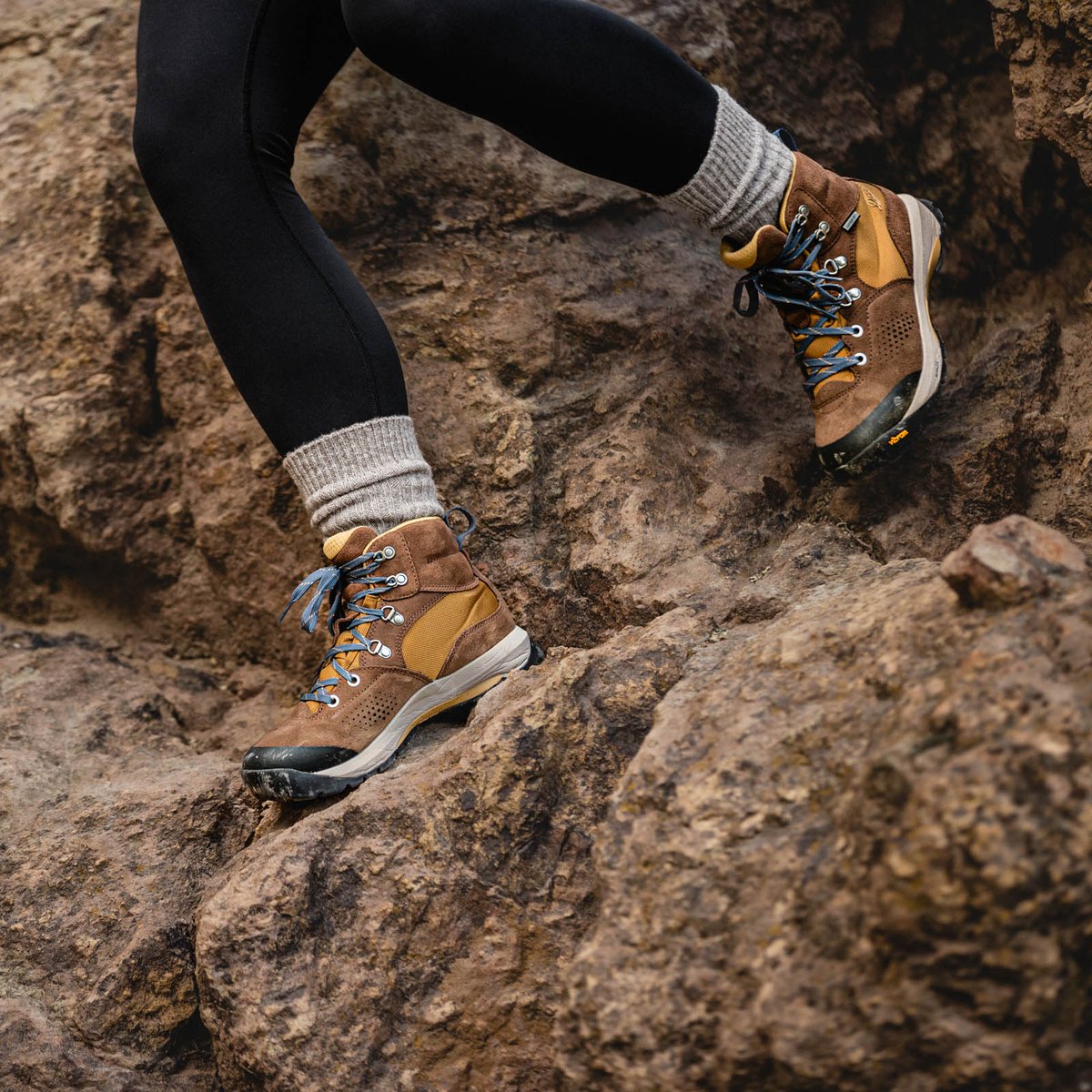 Inquire Mid Pinecone Brown/Prairie Sand / Danner Women
