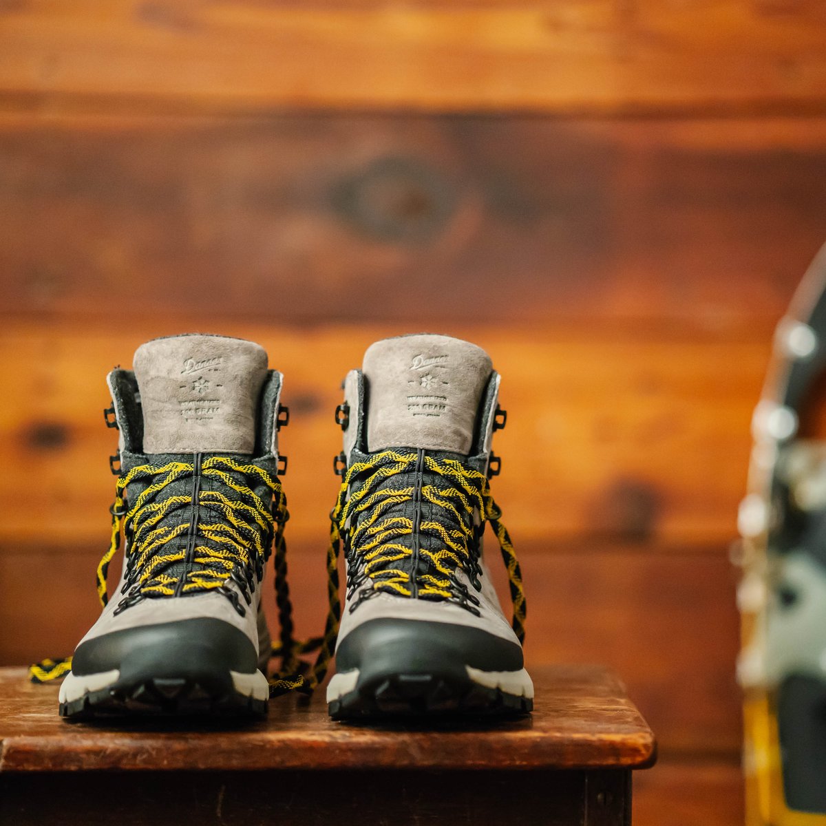Arctic 600 Side-Zip Driftwood/Yellow Insulated 200G / Danner Women
